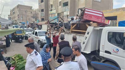 بالصور...حملة مكبرة لإزالة الإشغالات المخالفة بشوارع مدينة إيتاى البارود