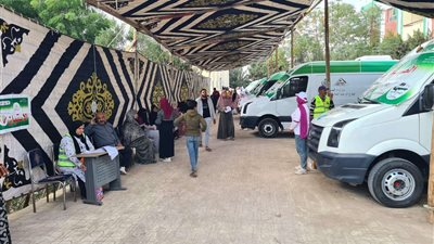 الكشف على ١١٨٤ مواطنا خلال قافلة طبية مجانية بقرية البستان بالدلنجات