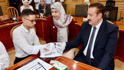 محافظ المنوفية وكيلاً لعروس يتيمة خلال مراسم عقد القران (صور)