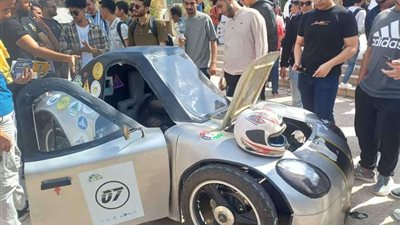 طلاب هندسة جامععة أسيوط يبتكرون نموذج سيارة سباق كهربائية بخامات محلية ١٠٠%