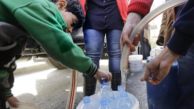 صدمة بين المواطنين بعد إعلان انقطاع مياه الشرب عن 14 منطقة بالقاهرة