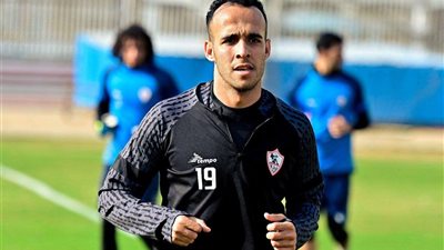 خطأ كارثي.. ناصر منسي يسجل الهدف الأول للزمالك أمام سموحة