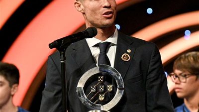 تتويج رونالدو بجائزة 