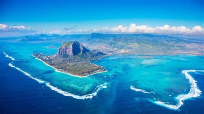 شلال موريشيوس.. ظاهرة طبيعية تثير الدهشة وتخدع العيون