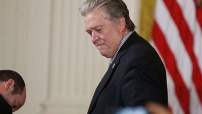 كبير الاستراتيجيين السابق في البيت الأبيض: ترامب يسعى إلى قطع التمويل عن أوكرانيا بالكامل