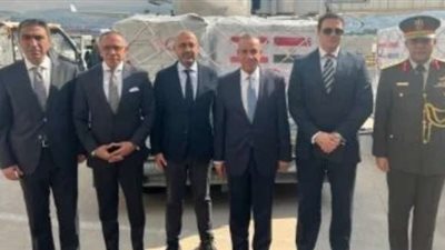 وزير الخارجية والهجرة يُسلّم شحنة المساعدات المصرية الرابعة إلى لبنان