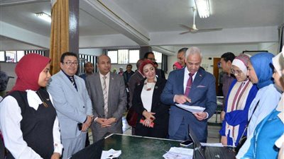 رئيس جامعة أسيوط يشهد انطلاق انتخابات الاتحادات الطلابية للعام الحالي بمختلف الكليات