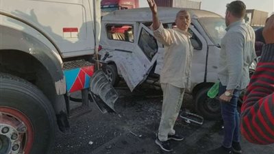 تفاصيل حادث أصطدام أتوبيس بعمود إنارة فى القاهرة الجديدة