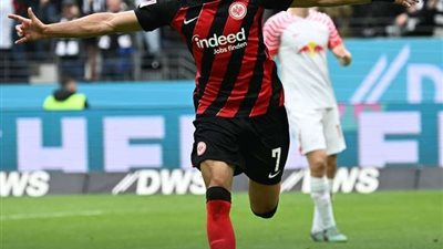 بقيادة عمر مرموش.. موعد مباراة فرانكفورت و شتوتجارت في الدوري الألماني و القنوات الناقلة