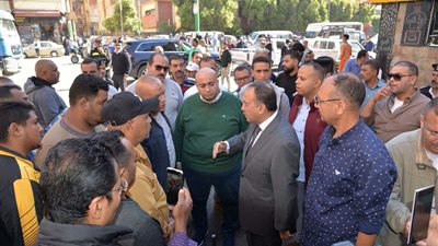 محافظ أسيوط يتفقد الحملة المكبرة لرفع إشغالات الباعة الجائلين بشوارع وميادين حي غرب