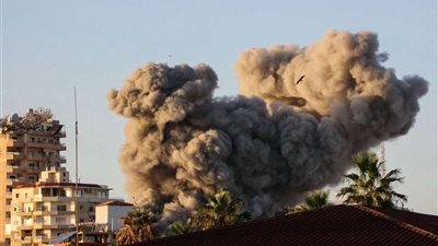 اشتباكات عنيفة بين الجيش الإسرائيلي و«حزب الله» في الجنوب وغارات على الضاحية الجنوبية وصور