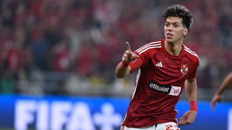 إمام عاشور لاعب النادي