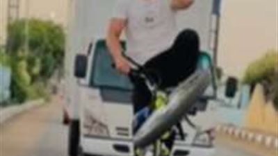 أمن الدقهلية يضبط شابًا لقيامه بحركات استعراضية بدراجته النارية