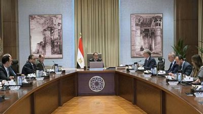 رئيس الوزراء يتابع مبادرة التوسع في تحويل السيارات لغاز طبيعي