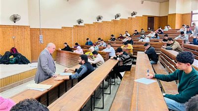 رئيس جامعة الدلتا التكنولوجية يتابع سير اختبارات 