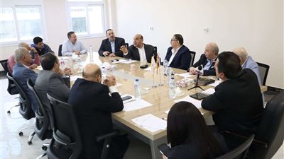 التوطين وذوي الهمم والقرار 9.. بلدنا اليوم تنفرد بتفاصيل اجتماع شعبة السيارات العامة