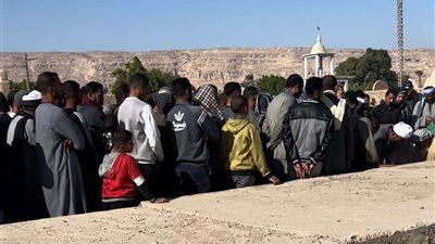 أهالي قرية المشايعة بأسيوط يُشيعّون جثمان أحد أبطال حرب أكتوبر المجيد