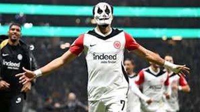 عمر مرموش يقود تشكيل آينتراخت فرانكفورت ضد فيردر بريمن في الدوري الألماني