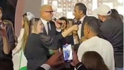 كواليس محاكمة عمرو دياب بتهمة صفع شاب ..استمرت لمدة 6 ساعات