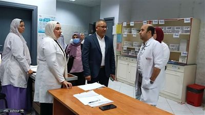 جولة مفاجئة لمدير فرع التأمين الصحي بالقليوبية على مستشفى بهتيم