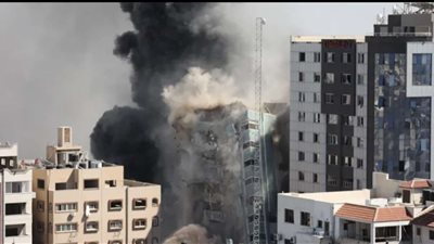 تقارير: الاحتلال يواصل استهداف غزة ويسقط مئات الشهداء.. والقسام تنفذ كمائن للقوات الإسرائيلية