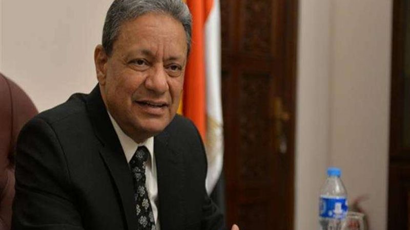 الكاتب الصحفي كرم
