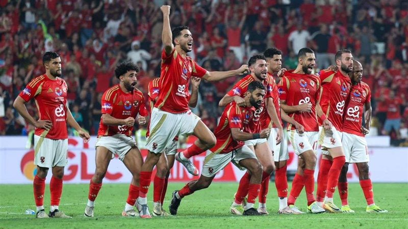 لاعبي النادي الأهلي