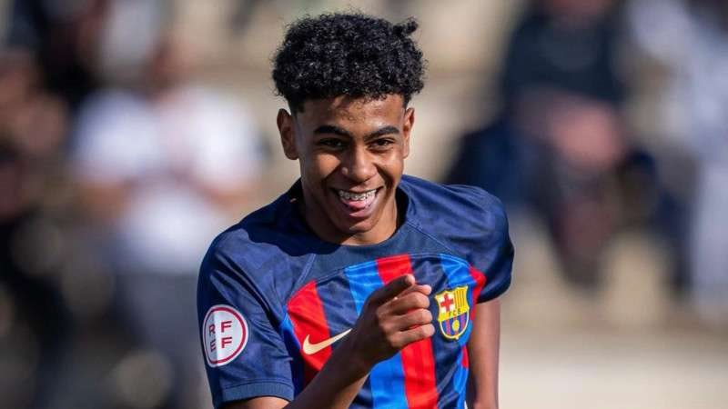لامين يامال لاعب