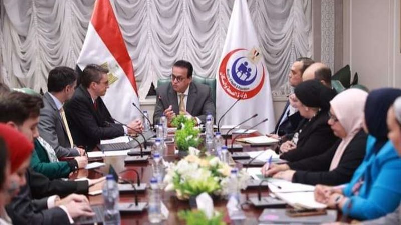 وزير الصحة ووفد البنك