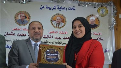 بتربية أسيوط.. نائب رئيس جامعة الأزهر  يشهد حفل تكريم أوائل الطالبات المثاليات وحفظة القرآن الكريم