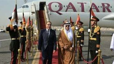 مدبولي يستقبل وزير الخارجية القطري بمطار القاهرة