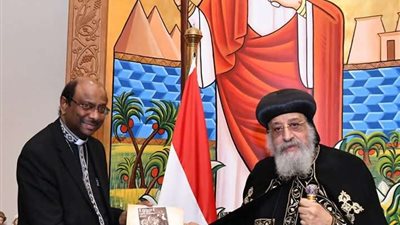 البابا تواضروس يستقبل الأمين العام لمجلس الكنائس العالمي بالمقر البابوي في القاهرة