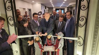 رئيس كتلة الحوار يفتتح معرض صور من إبداع 