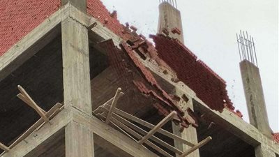 بالصور....إزالة دور سادس و سابع مخالفين بمركز دمنهور