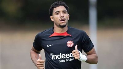 عمر مرموش يقود تشكيل آينتراخت فرانكفورت ضد ميتيلاند في الدوري الأوروبي