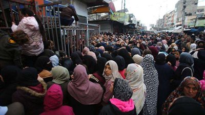 اختناق امرأة وطفلين حتى الموت في مخبز للحصول على المساعدات بغزة