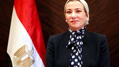 تحركات حكومية عاجلة بعد حادث شحوط سفينة شحن بالبحر الأحمر