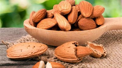 اللوز طعام صحي للجسم والعقل ..تناوله باعتدال للحصول على فوائده