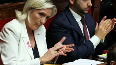 اليمين المتطرف يهدد بسقوط الحكومة الفرنسية: بارنييه على حافة الهاوية