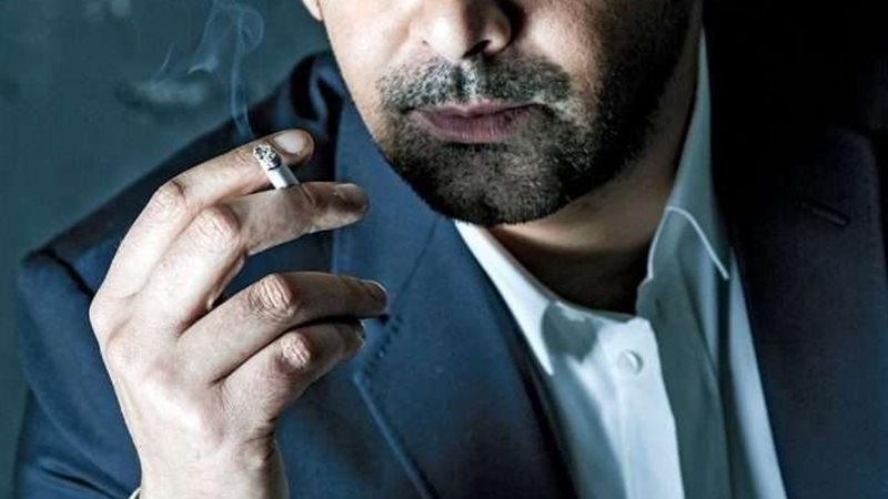 الفنان كريم عبد العزيز