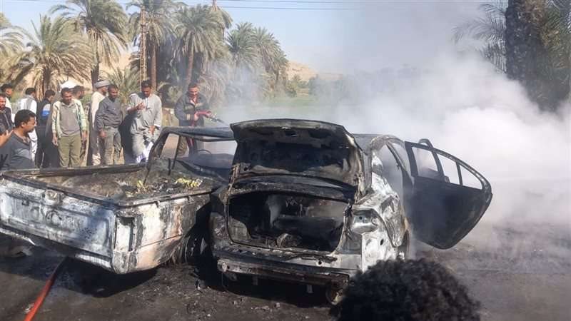 السيارتين بعد اشتعالهما