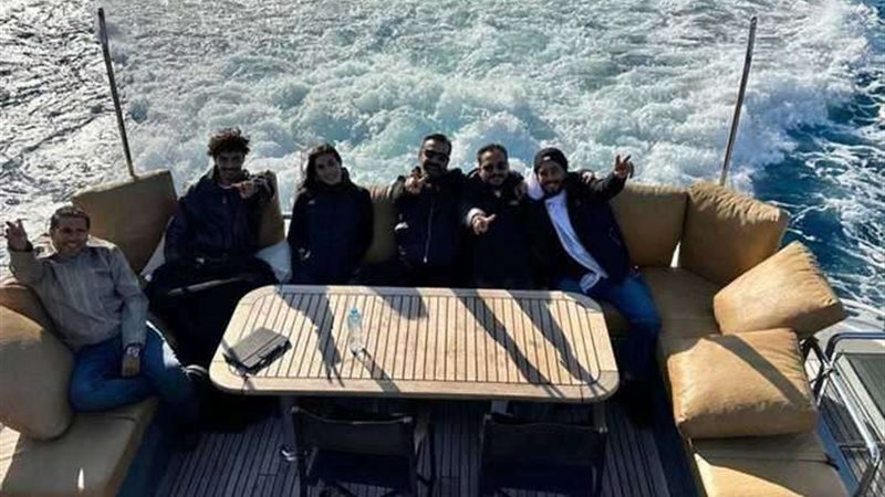 كريم عبد العزيز مع