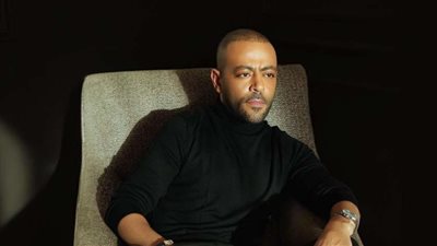 تامر عاشور يروج لحفله في نادي الرياض للجولف |تفاصيل