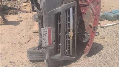 انقلاب سيارة ربع نقل بأسيوط تسفر عن مصرع شخص وإصابة 16 آخرين