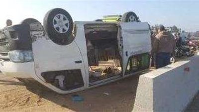 إصابة 6 أشخاص إثر حادث انقلاب سيارة اعلى الطريق الأوسطي