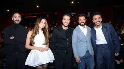 نجوم الفن والرياضة يحتفلون بـ 