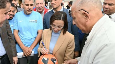 محافظ البحيرة والسفير الهولندي يفتتحان ملعب مركز شباب بلقطر الشرقية بأبو حمص