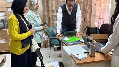 وزير الصحة يتفقد مركز طب أسرة الشيراتون ويعفي المديرة ويحيل المقصرين للتحقيق