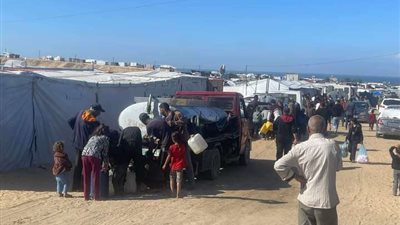 20 ألف لتر من الحياة: قافلة مياه تصل مخيم اللقاء لخدمة آلاف النازحين