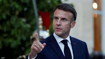ماكرون في طنجرة ضغط بسبب الحكومة وعاصمة النور تدخل نفق مظلم